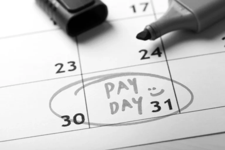 Payday circled on a calendar - payroll for contractors completed on time